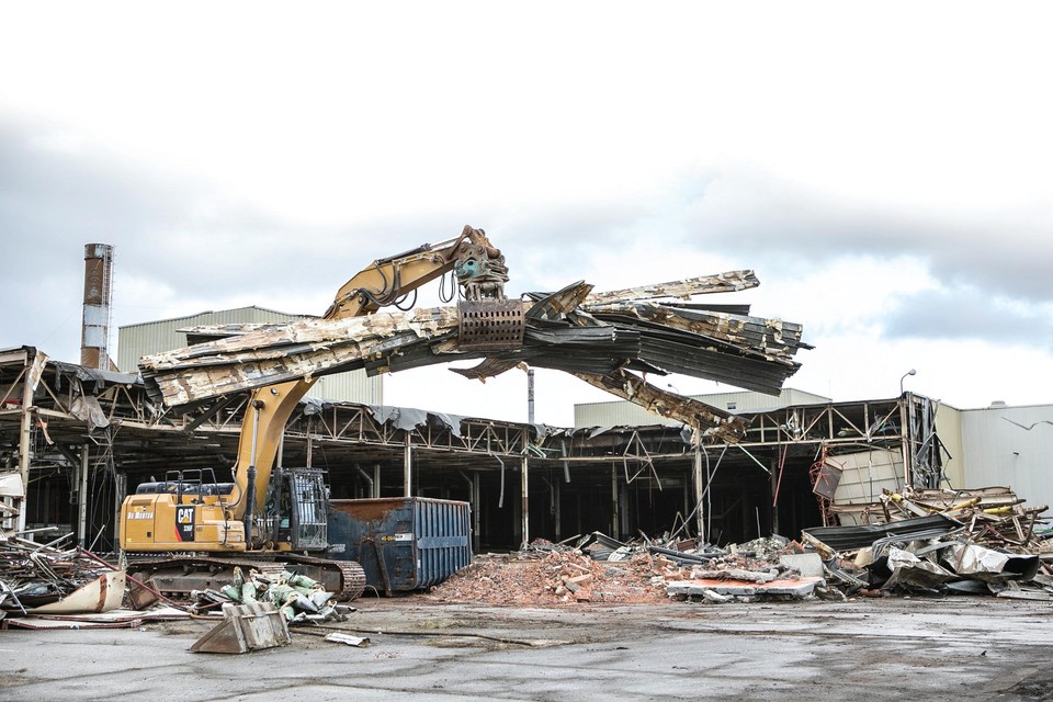 Eind 2019 gingen de Opelgebouwen tegen de vlakte om het terrein bouwklaar te maken. Er was ook een sanering nodig om het gemene goedje PFAS uit de grond te halen.