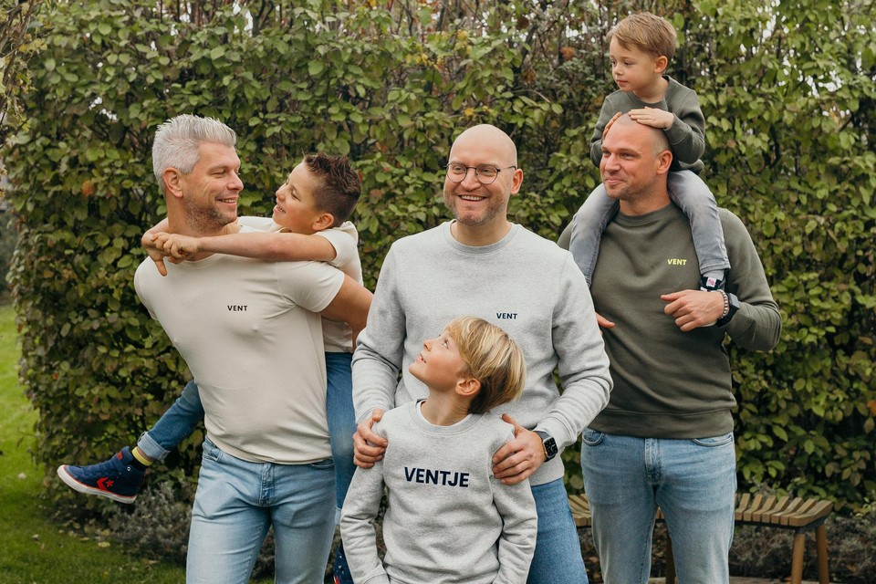 Mike Loverie (midden) nam zelf ook deel aan de fotoshoot.