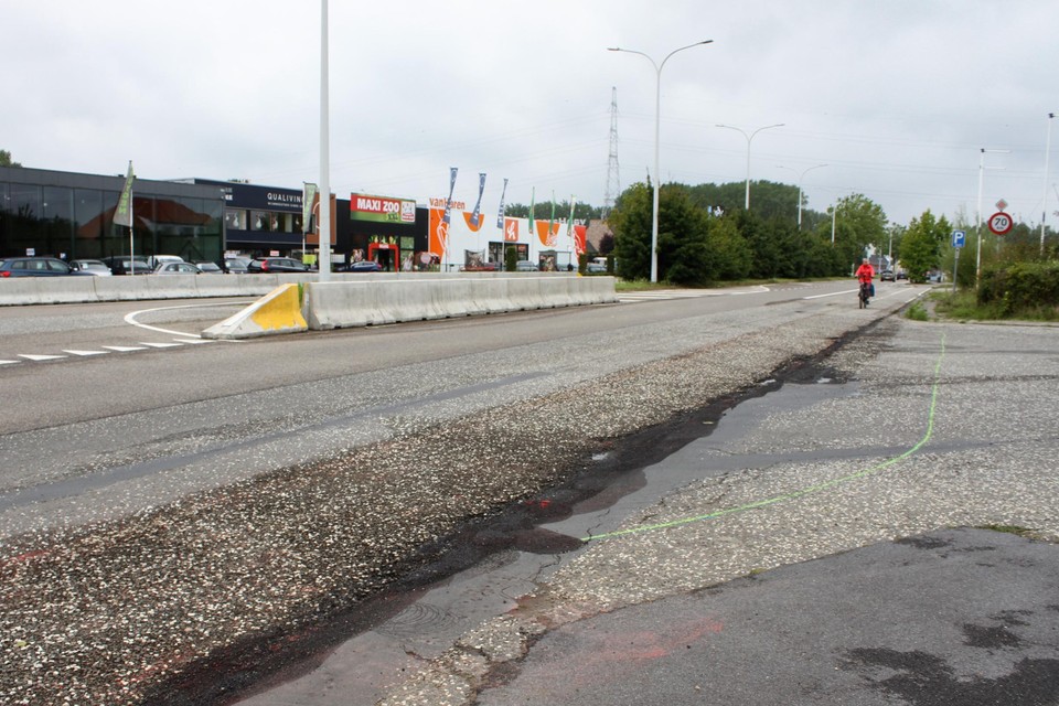 Aan de Duwijckstraat komt er een extra oversteekplaats voor voetgangers en fietsers.