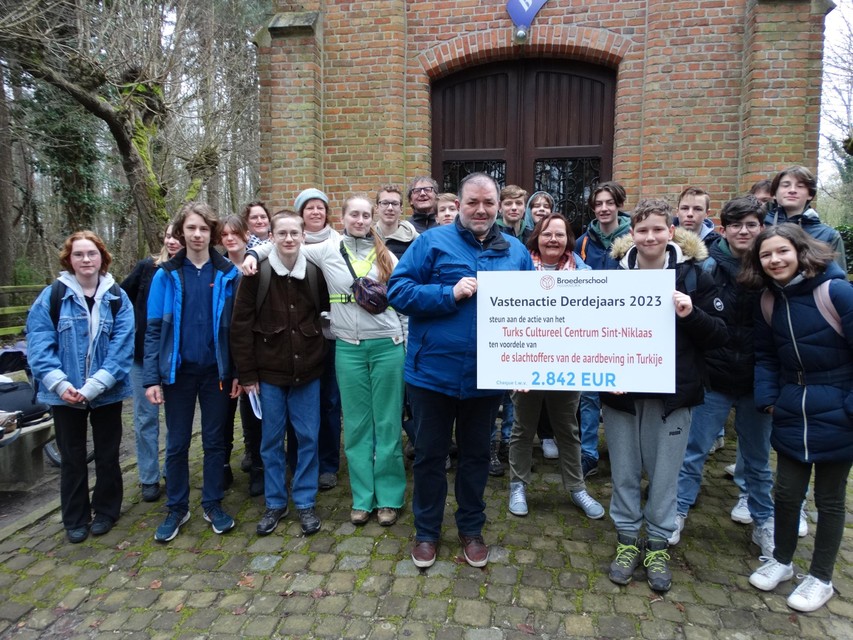 De derdejaars van de Broederschool Humaniora zamelden meer dan 2.800 euro in met hun sponsoractie.
