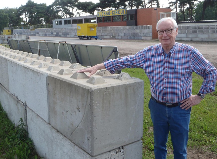 “Met zelfgemaakte betonblokken bouwen we een muur rondom het circuit”, zegt Staf Meulemans.