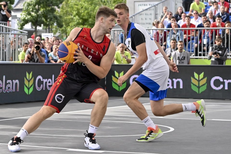 Bryan De Valck gisteren in actie tijdens de eerste wedstrijd op het WK 3X3 tegen Slovenië die door de Lions met 16-21 werd gewonnen.