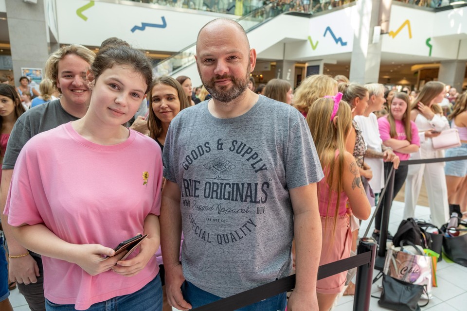 De eersten in de rij: Julisa Iwens en haar papa Kurt uit Messelbroek bij Scherpenheuvel. 