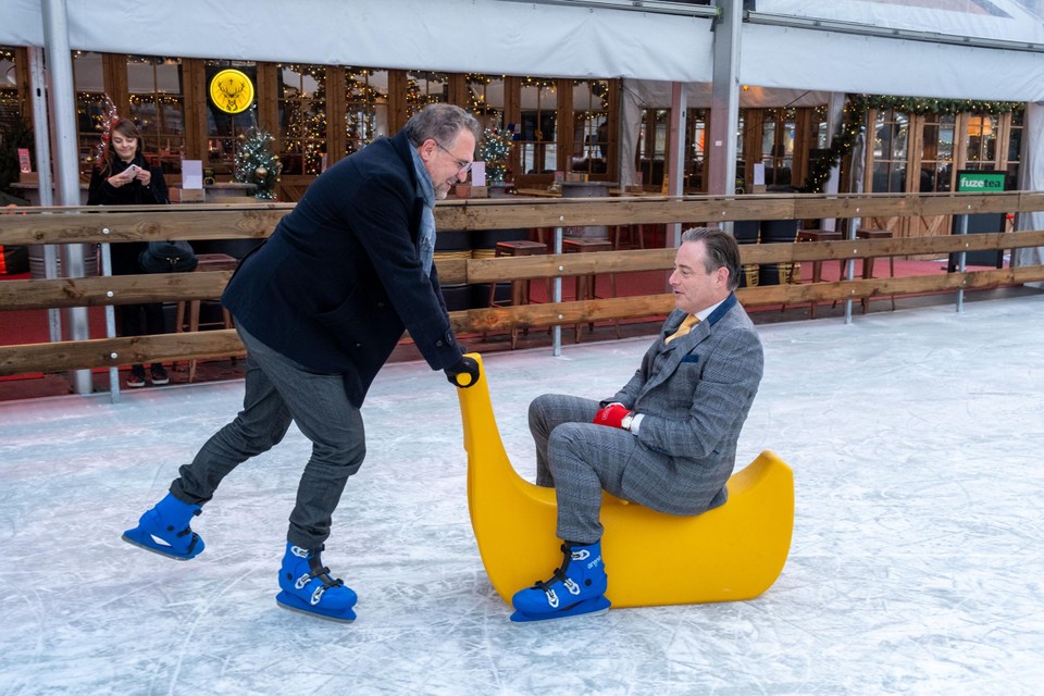 Koen Kennis duwt Bart De Wever op een ‘banaan’. 