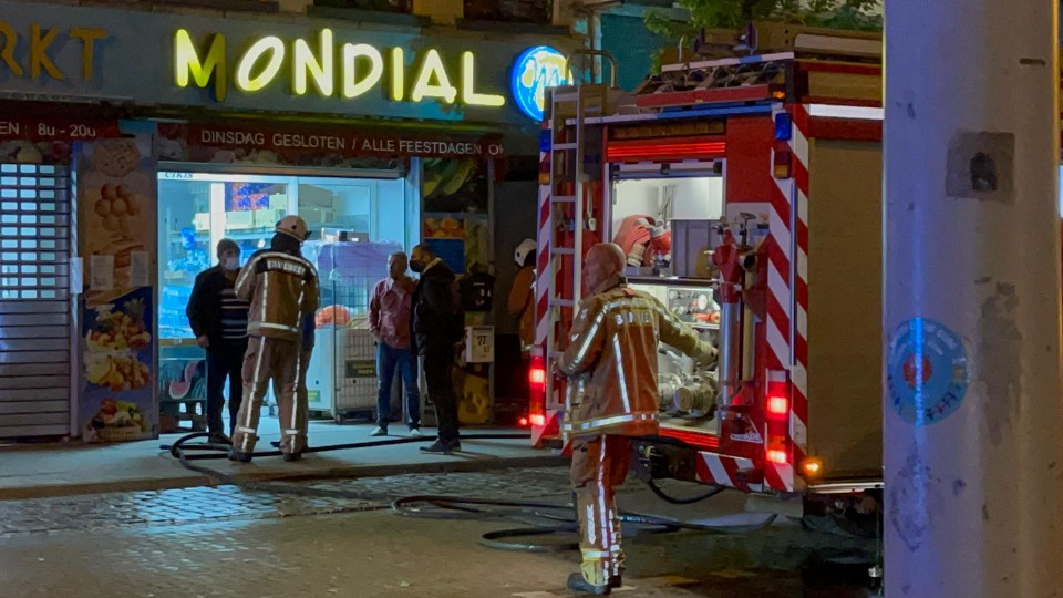 Der combi was op weg naar een brand in de Frederik Peltzerstraat.