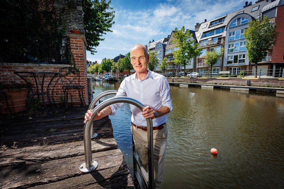 Johan Van Steelandt haalt het water om zijn woning te verwarmen uit de Dijle.  