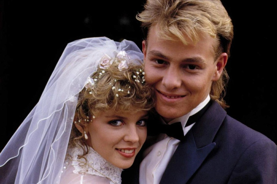 Kylie Minogue en Jason Donovan werden beroemd dankzij de serie. 