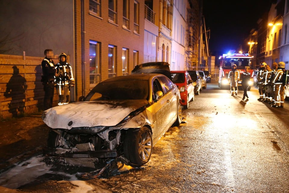 De twee werden onder meer veroordeeld voor het in brand steken van een BMW in de Rupelstraat in maart 2019.