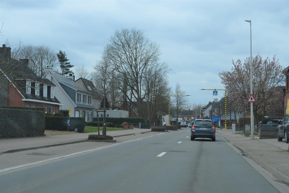 Volgens Lode Hofmans gaat de Nieuwe Maasweg de Zandhovensteenweg nog meer belasten door het aanzuigeffect.