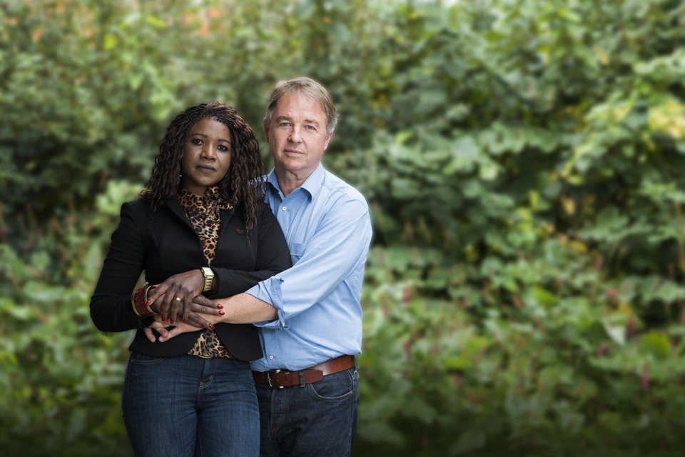 Afrika-journalist met zijn Rwandese vrouw Marie. De telefoons van beiden werden afgeluisterd.
