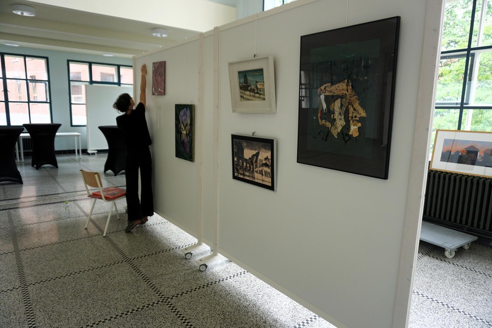 De te veilen kunstwerken zijn deze week tentoongesteld in de Typistenzaal.