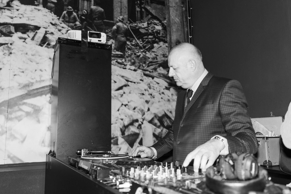 Dj Dan Singking.