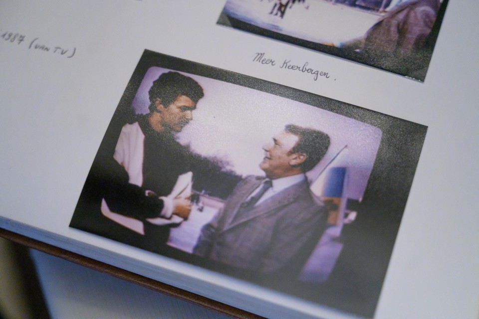 Frank Deboosere en Armand Pien in 1987 met achter hen een foto van Freddy.