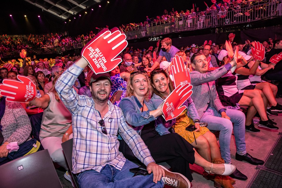 Al zittend feesten op het Schlagerfestival in Middelkerke.