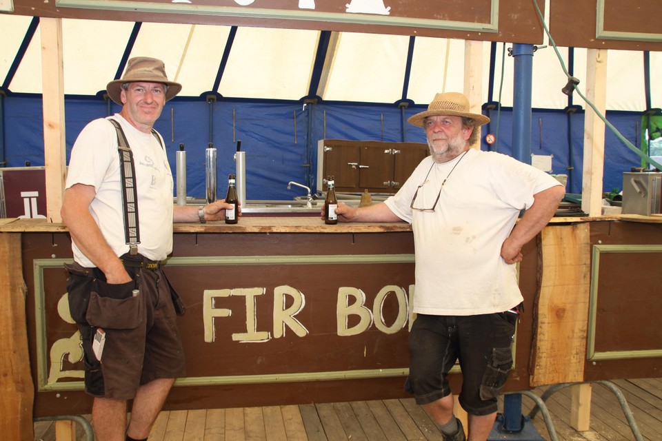 Luc Janssens (rechts) toen feesten in een tent nog de regel was.