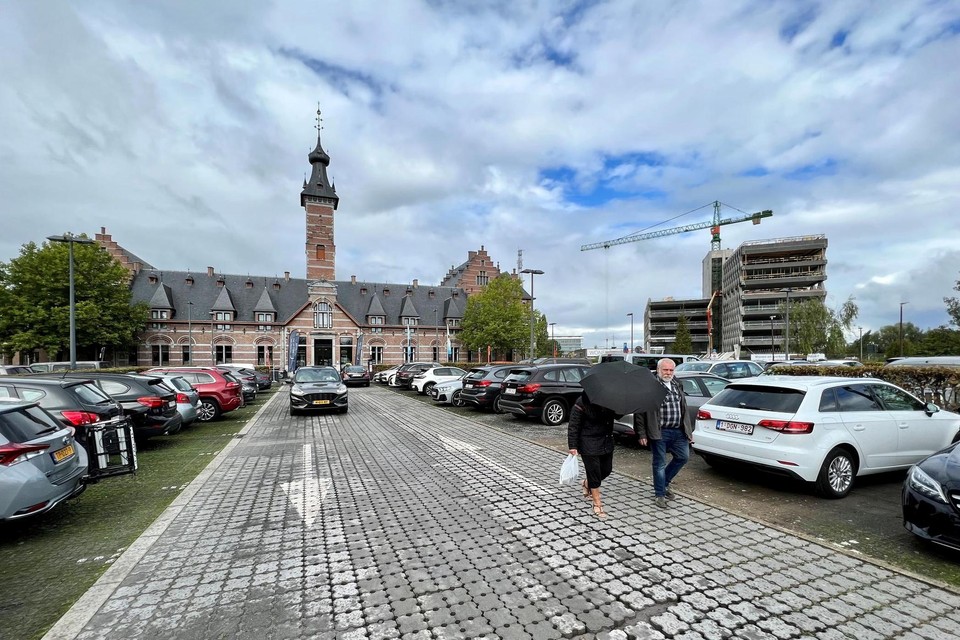 De randparking op het Rode Kruisplein gaat op 26 september dicht. De stad verwijst bezoekers tijdelijk naar andere randparkings. 