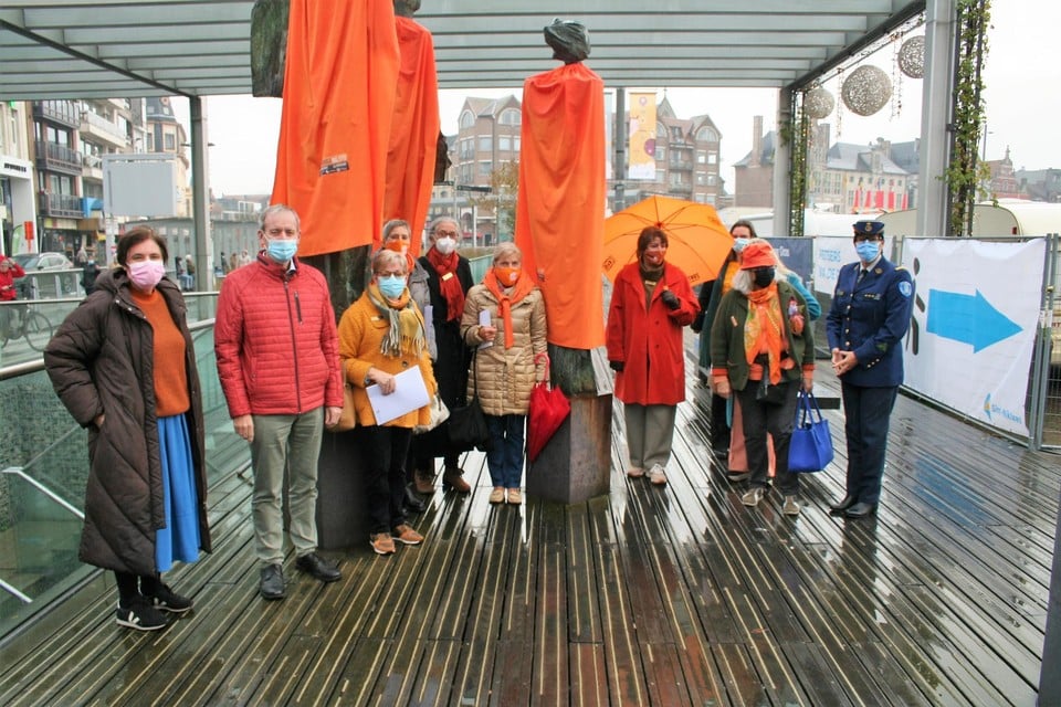 Verschillende monumenten en gebouwen in de stad kleuren nog tot midden december oranje.