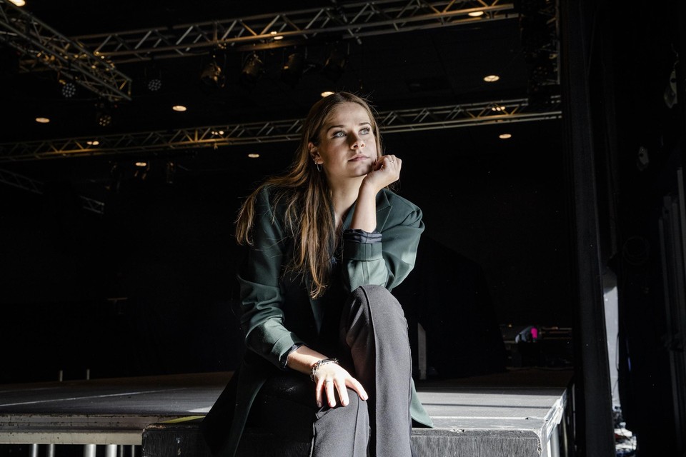 Al drie keer moest Laura Tesoro haar tournee uitstellen, maar nu is ze zeker van haar stuk. “Je publiek overtuigen, dat doe je live.”
