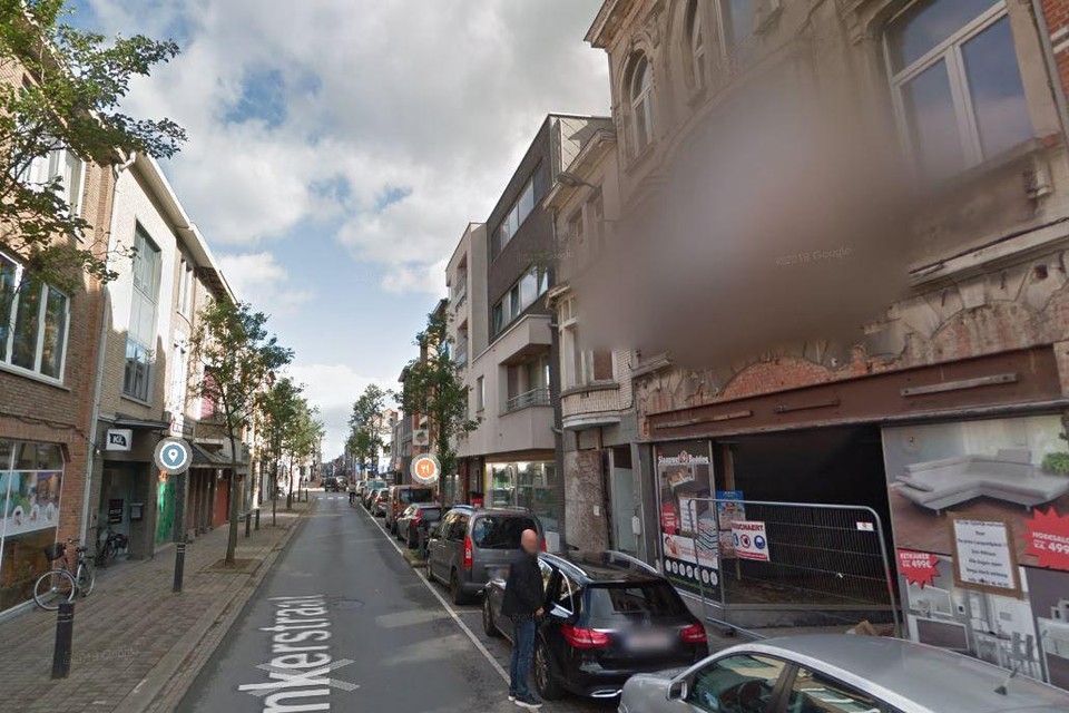 Een pand in de Ankerstraat moet afgebroken worden, omdat het door de zware regenval onstabiel is geworden.