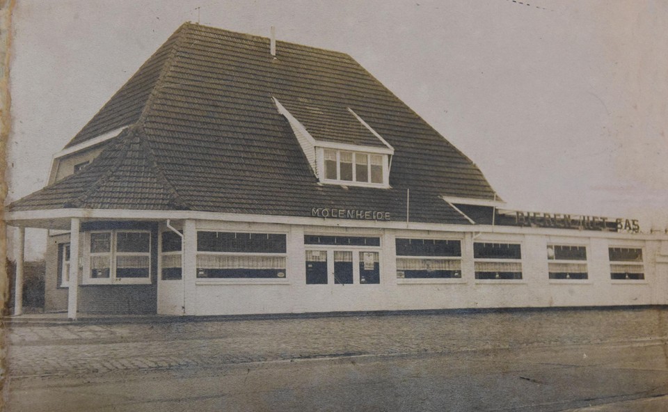 Vroeger was het gebouw nog dancing Molenheide.