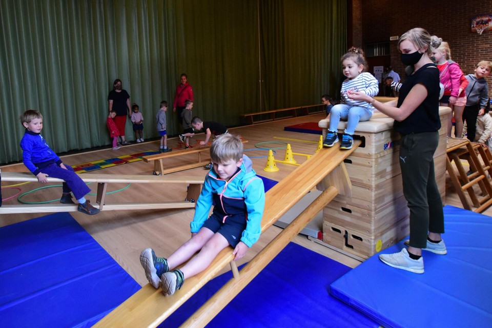 De kleuters turnen sinds vorig schooljaar al in een zijbeuk van de voormalige kerk in de Parkwijk.