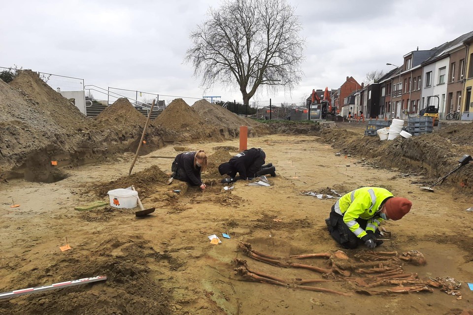 De archeologen vonden meer skeletten dan verwacht.