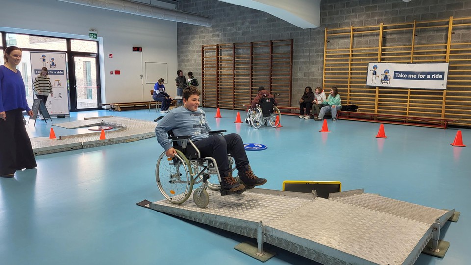 Ook een indoor hindernissen- en behendigheidsparcours behoorde tot de campagnedag.