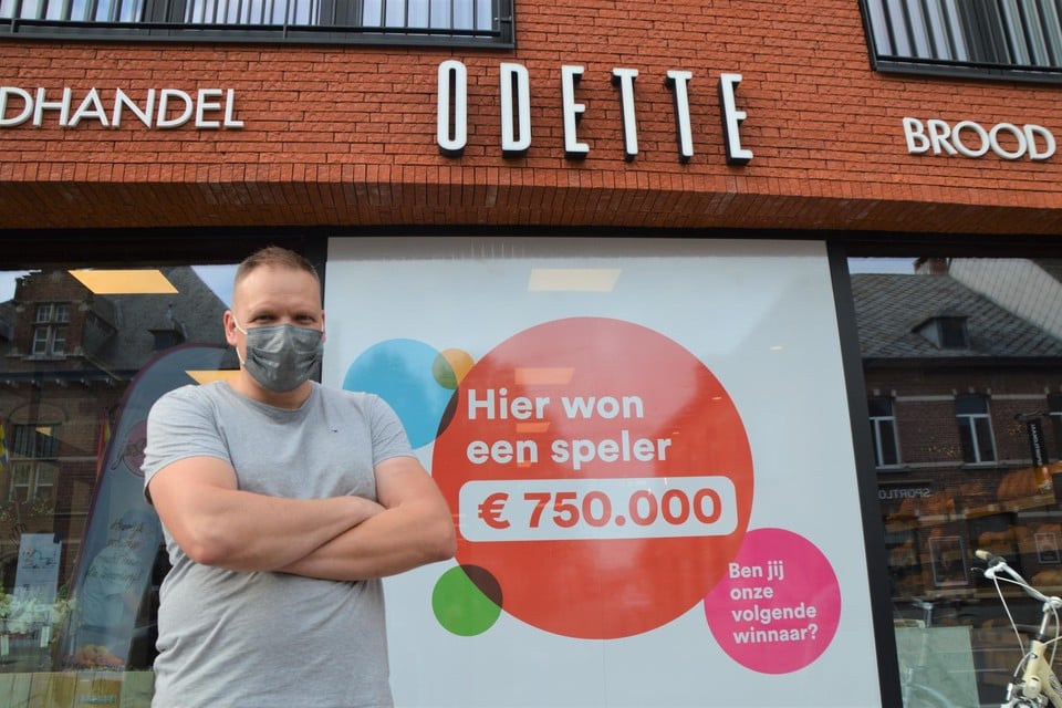 Bart Rombouts voor dagbladhandel en brood- en banketbakkerij Odette, waar een klant 750.000 euro won. 