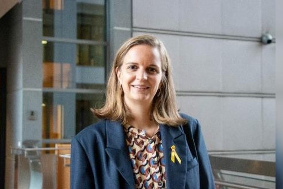 Maaike De Rudder met een geel lintje als teken van solidariteit met mensen met kanker.