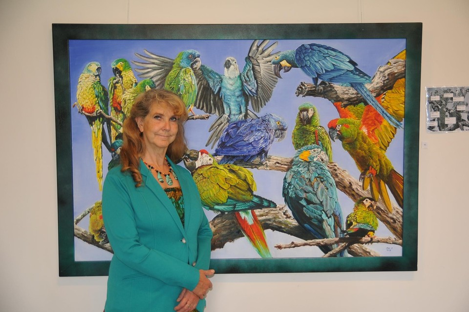Kunstenares Vera Cauwenberghs stelt haar werken tentoon in het gemeentehuis. 