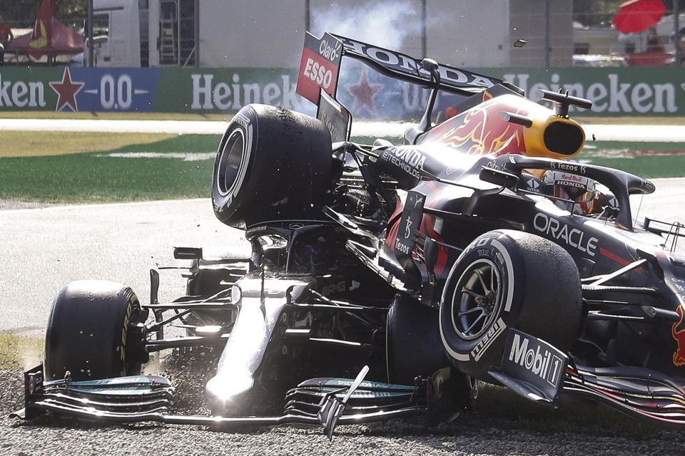 In Monza crashten rivalen Max Verstappen en Lewis Hamilton nog. De wedstrijdleiding van Abu Dhabi wil dat beeld liever niet opnieuw zien.