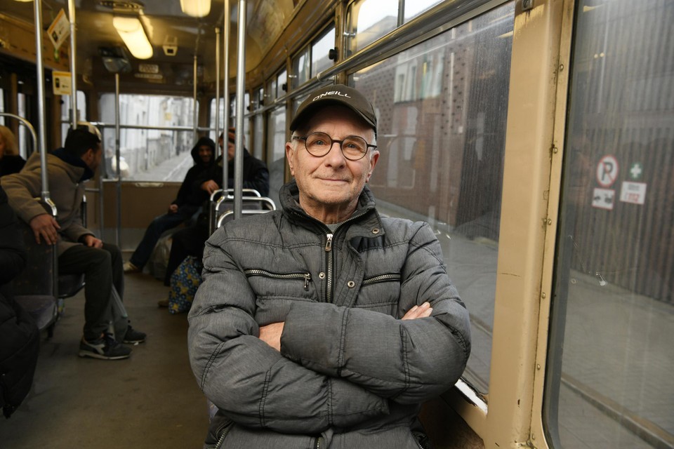 Michaël woont op Zurenborg en neemt geregeld tram 11 naar het centrum. Hij verlangt wel naar moderne treinstellen, maar begrijpt evenmin dat hij ’den elf’ lang zal moeten missen.