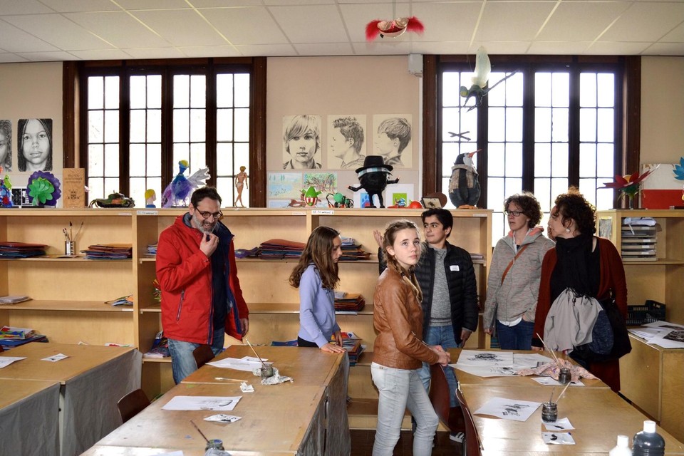 Leerlingen verzorgen zelf mee een deel van de rondleidingen tijdens de infomomenten.
