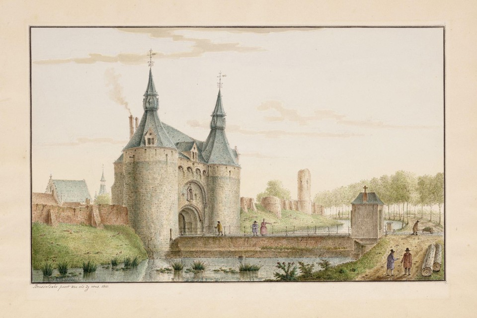 De Brusselpoort is de enige poort die de afbraak van de stadsomwalling overleefde, met dank aan koning Leopold I. 