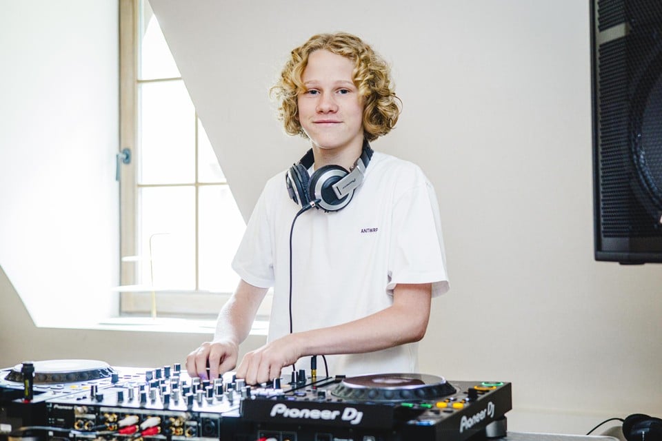 De 14-jarige Lucca van Damme is een van de jongste dj’s op Tomorrowland.