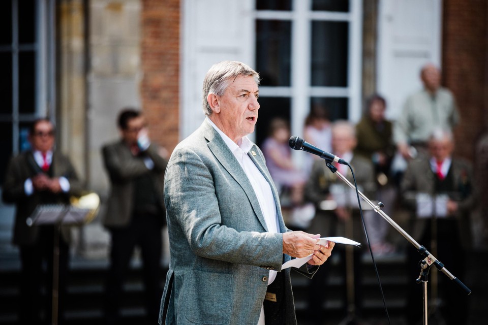 Vlaams minister-president Jan Jambon, die de erkenning voor elkaar bracht, kwam mee luisteren.