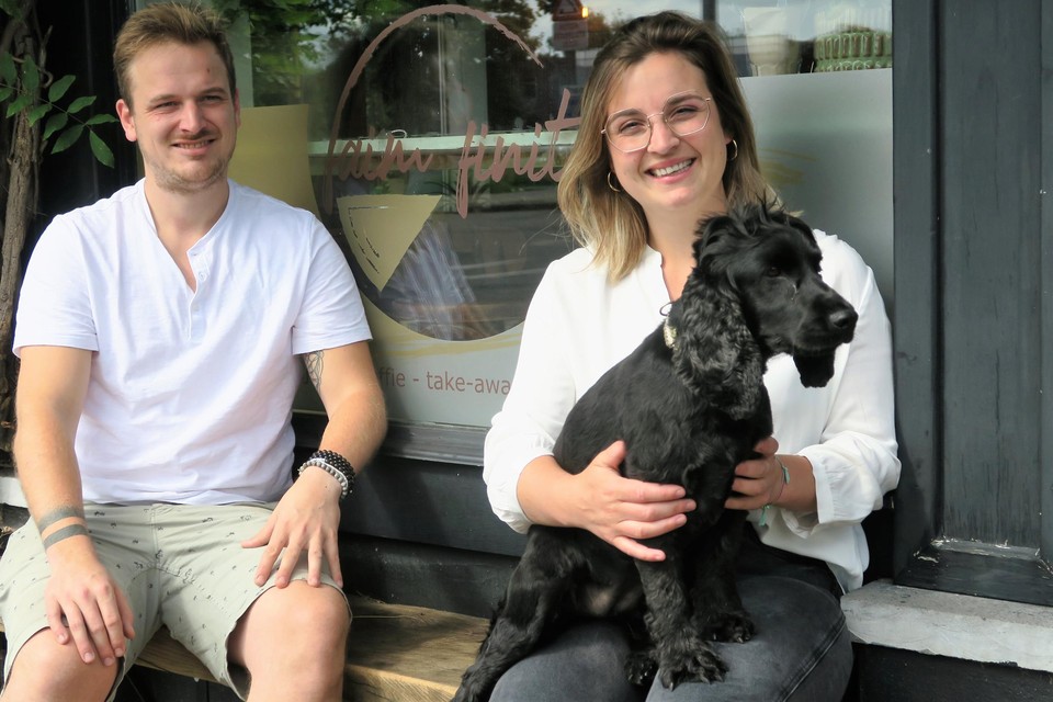 Geen hotdogs op de kaart bij Faim Finit, maar wel Pepper, het lieve huisdier van Anthony en Jasmin.