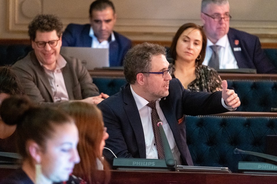 Schepen Koen Kennis (N-VA) vraagt de raadsleden om geduld en vertrouwen te hebben.
