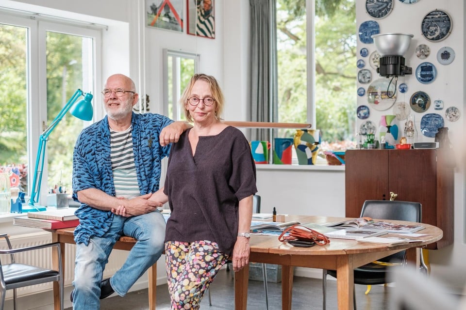 Van filmset naar kunstenaarsnest: Bert en Matty poseren op exact dezelfde locatie waar schrijver Louis Paul Boon en actrice Betsy Blair in 1967 het script van doornamen.